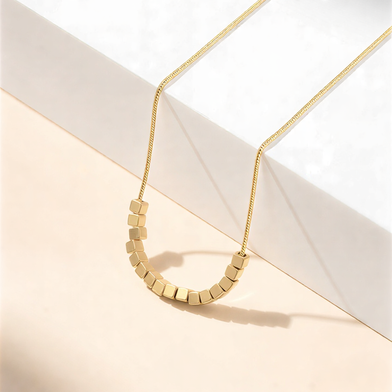 Vintage Filigree Flower Necklace – Elegant Crystal Petal Pendant