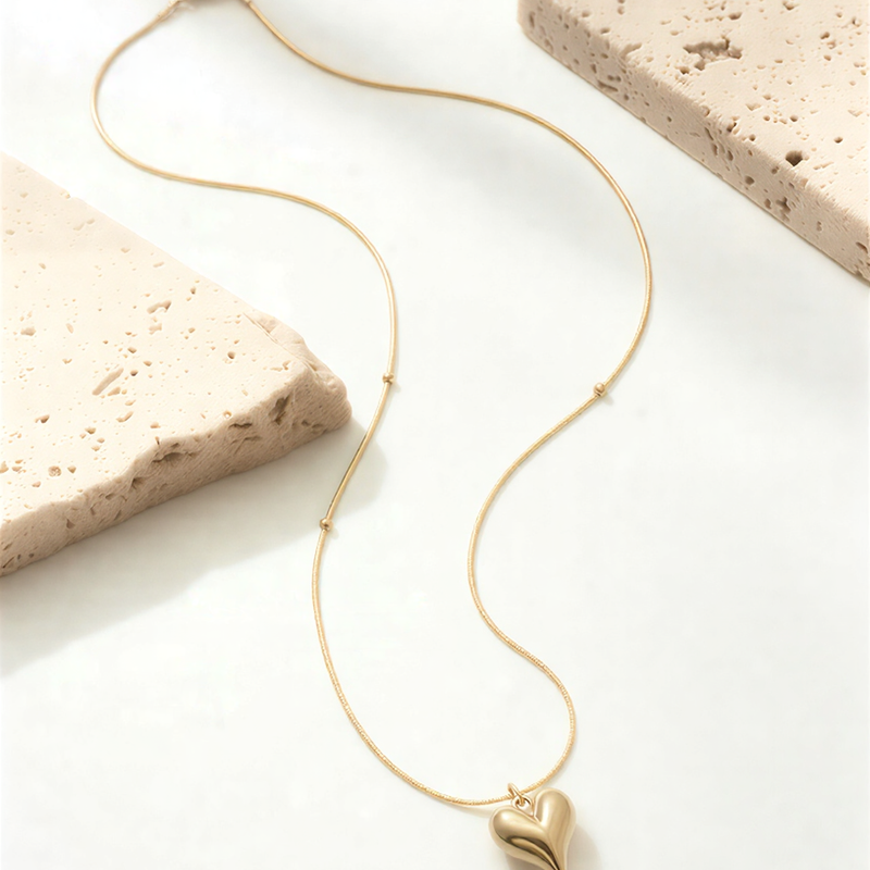 Metallic Heart Pendant Necklace – Elegant Gold-Tone Love Jewelry
