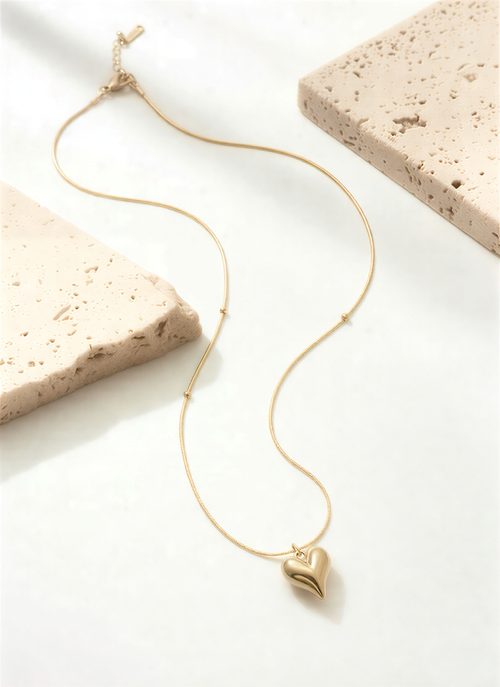 Metallic Heart Pendant Necklace – Elegant Gold-Tone Love Jewelry