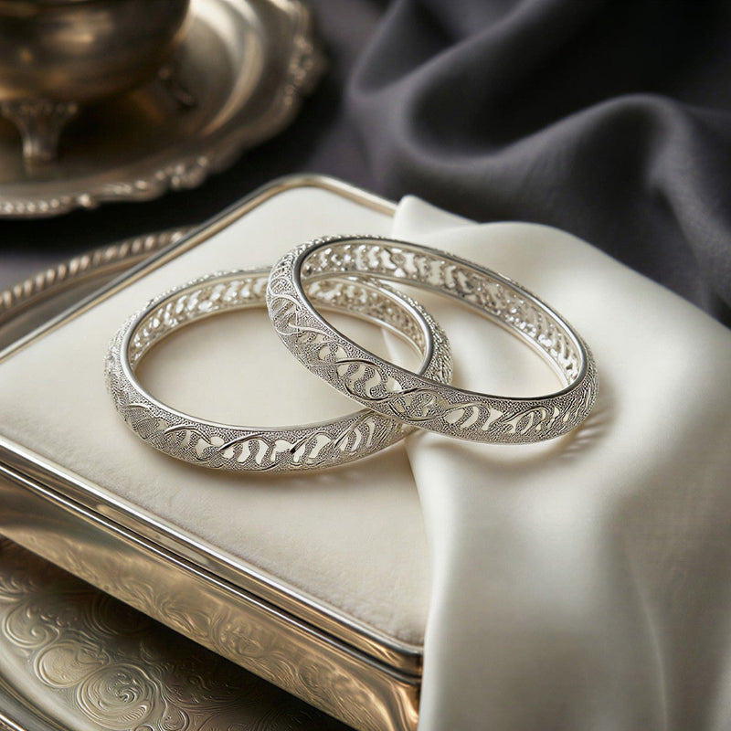 Luxe Silver Roman Numeral Bangle – Black Onyx & Silver Finish