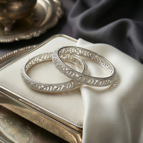 Luxe Silver Roman Numeral Bangle – Black Onyx & Silver Finish