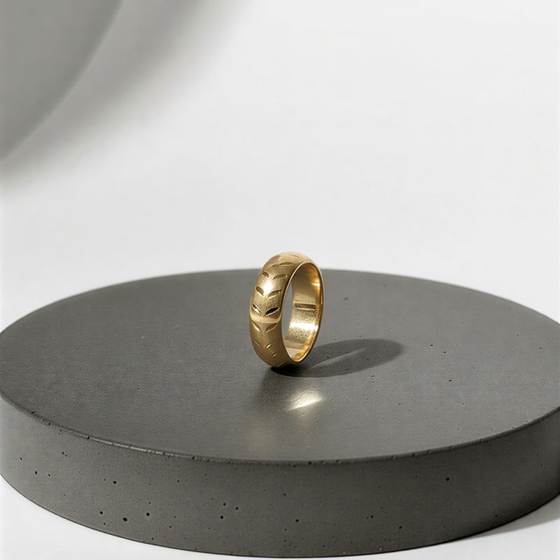 Premium Engraved Metallic Band Ring – Stylish Patterned Fashion Ring .