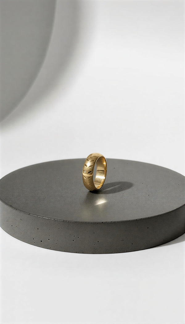 Premium Engraved Metallic Band Ring – Stylish Patterned Fashion Ring .