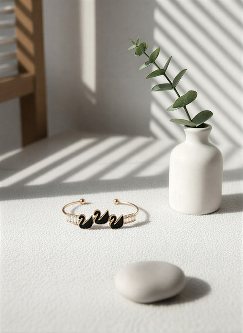Eternal Heart & Pearl Charm Bangle – Elegant Open-Cuff Edition