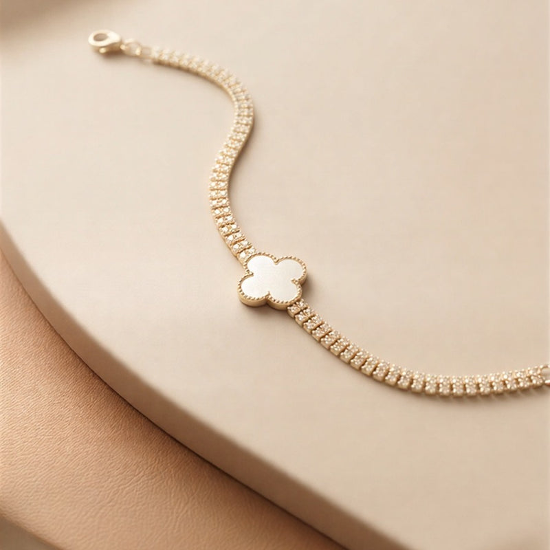 Minimalist Clover Charm Tennis Bracelet – Delicate Single-Strand Design with Mother of Pearl Finish