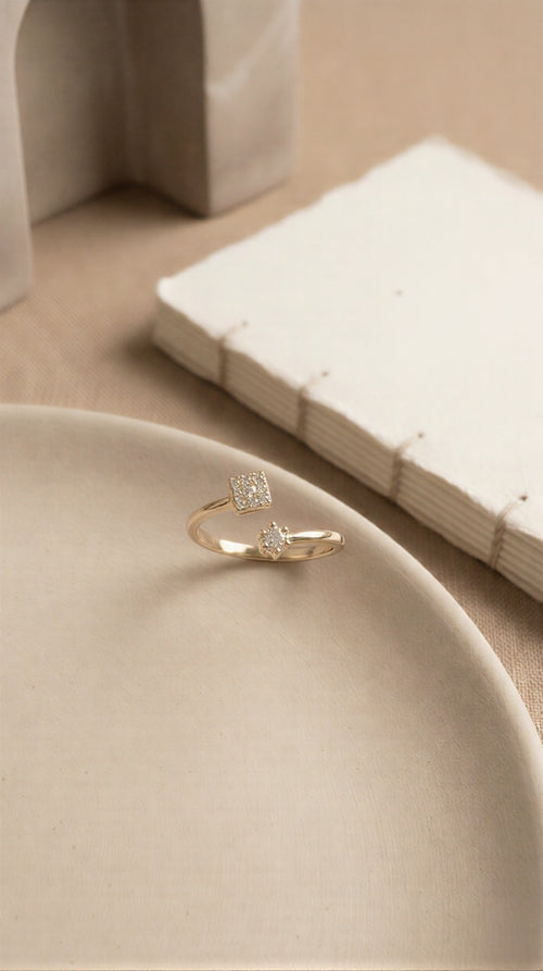 The Dual-Lustre Anthology: Auric Enamel Clover Suites & Celestial Argent Solitaires