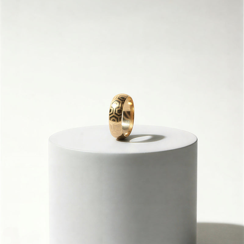 Premium Engraved Metallic Band Ring – Stylish Patterned Fashion Ring.