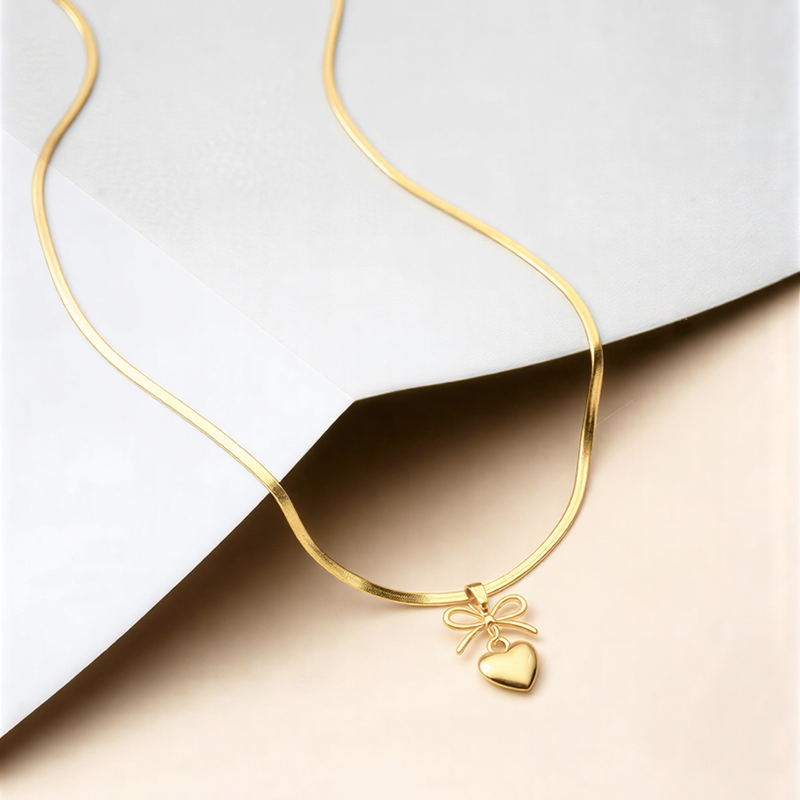 Classic Sleek Rope Chain Necklace – High-Polish Metallic Essential.