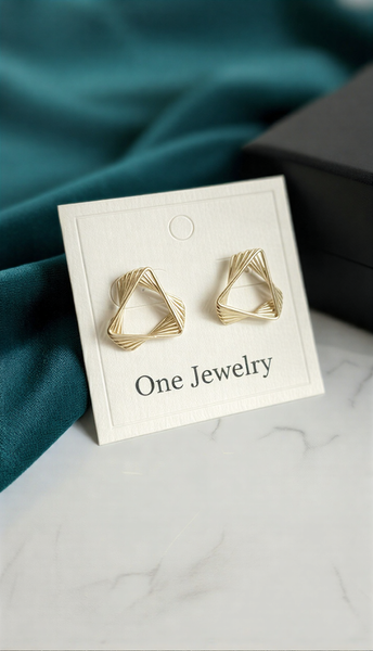 High-Fashion Geometric Lattice Studs – Modern Architectural Statement Earrings