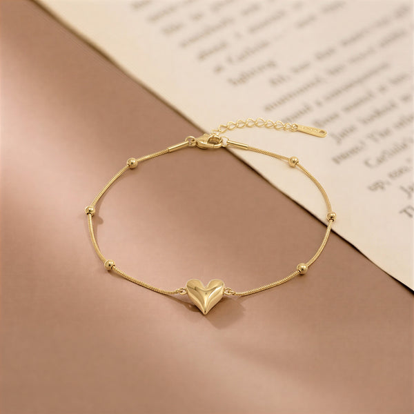 Eternal Heart Signature Bracelet – Shimmering Gold-Tone Love Charm